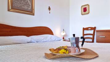 5 Schlafzimmer, BĂŒgeleisen/BĂŒgelbrett, kostenloses WLAN, BettwĂ€sche