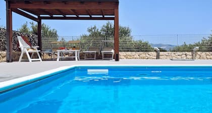 Villa 'Paradiso' with Private Pool, Wi-Fi and Air Conditioning