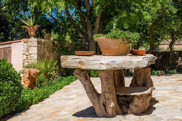 Terrace/patio - Finca Son Lloringo with beautiful outdoor garden, fruit trees and Wifi (Manacor)