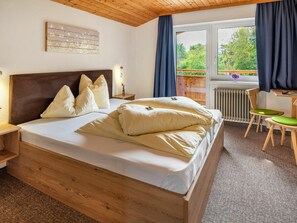 14 quartos, berço de viagem, Wi-Fi de cortesia, roupa de cama