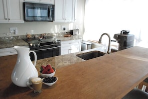 Microwave, oven, dishwasher, coffee/tea maker