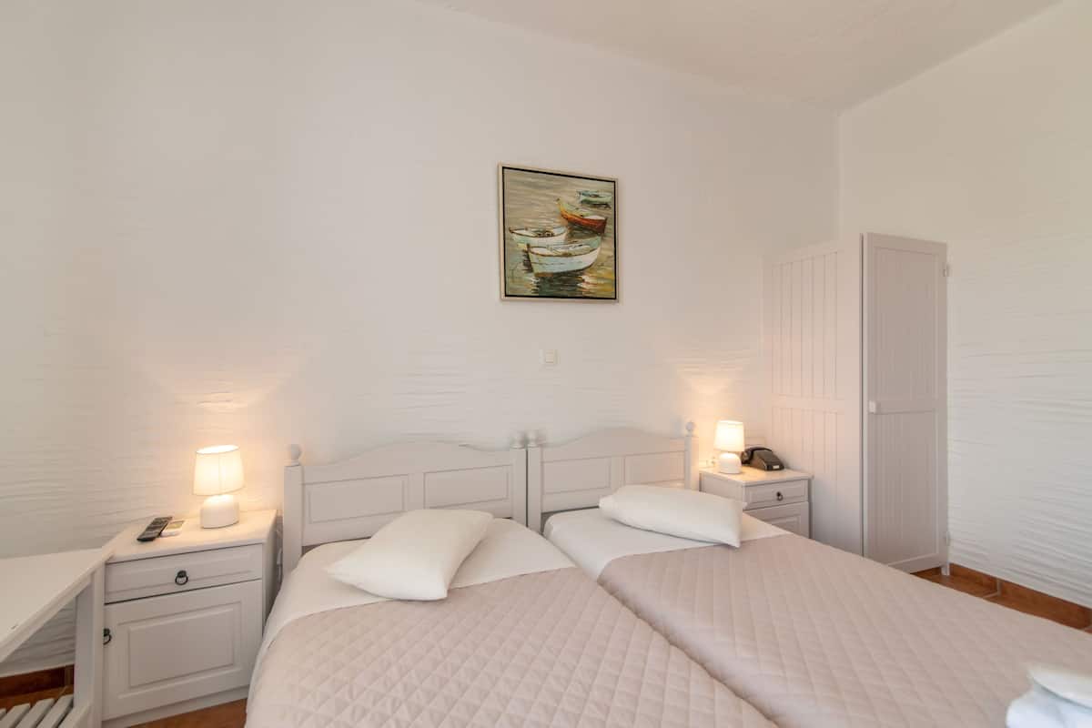 Blackout curtains, iron/ironing board, free cots/infant beds, free WiFi