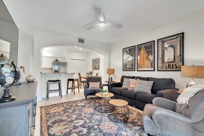 Living area - One Club Gulf Shores (Gulf Shores)