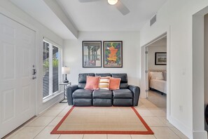 Standard Room, 1 Bedroom, Non Smoking, Golf View (308, Kitchen) | Living area | 46-inch flat-screen TV with satellite channels, TV - One Club Gulf Shores (Gulf Shores)