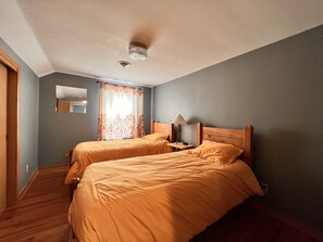 Standard House, 5 Bedrooms, Non Smoking (Oakridge Farmhouse,  Kitchen) - Whiterock Conservancy (Coon Rapids)