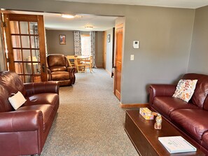 Standard House, 5 Bedrooms, Non Smoking (Oakridge Farmhouse,  Kitchen) | Living area - Whiterock Conservancy (Coon Rapids)