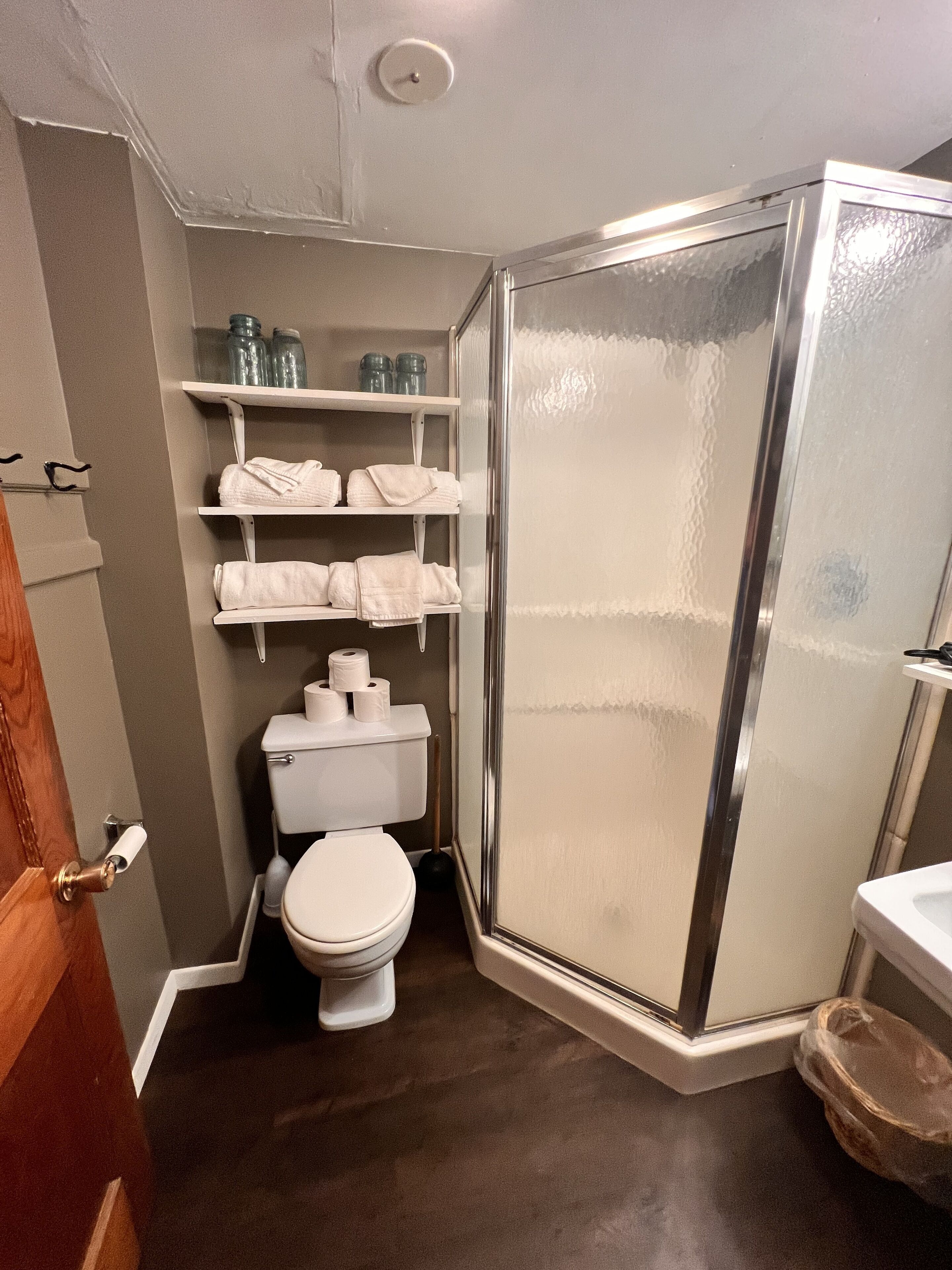 Casa Standard, 5 camere da letto, non fumatori (Oakridge Farmhouse,  Kitchen) | Doccia
