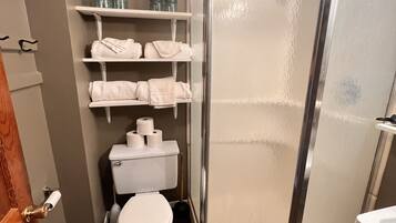 Casa Standard, 5 camere da letto, non fumatori (Oakridge Farmhouse, Kitchen) | Doccia