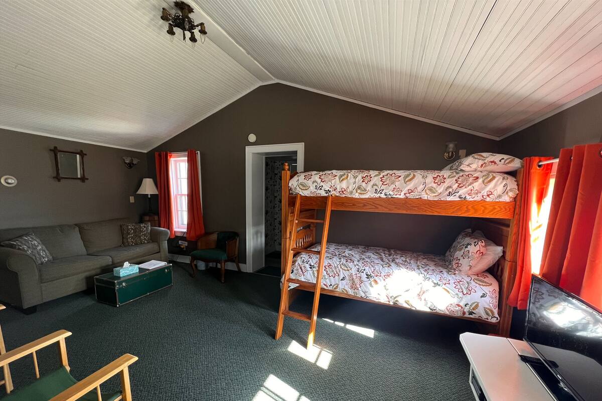 Standard Cottage, 1 Bedroom, Non Smoking, Garden Area (Hollyhock Cottage, Kitchen) | 1 bedroom, free WiFi, bed sheets