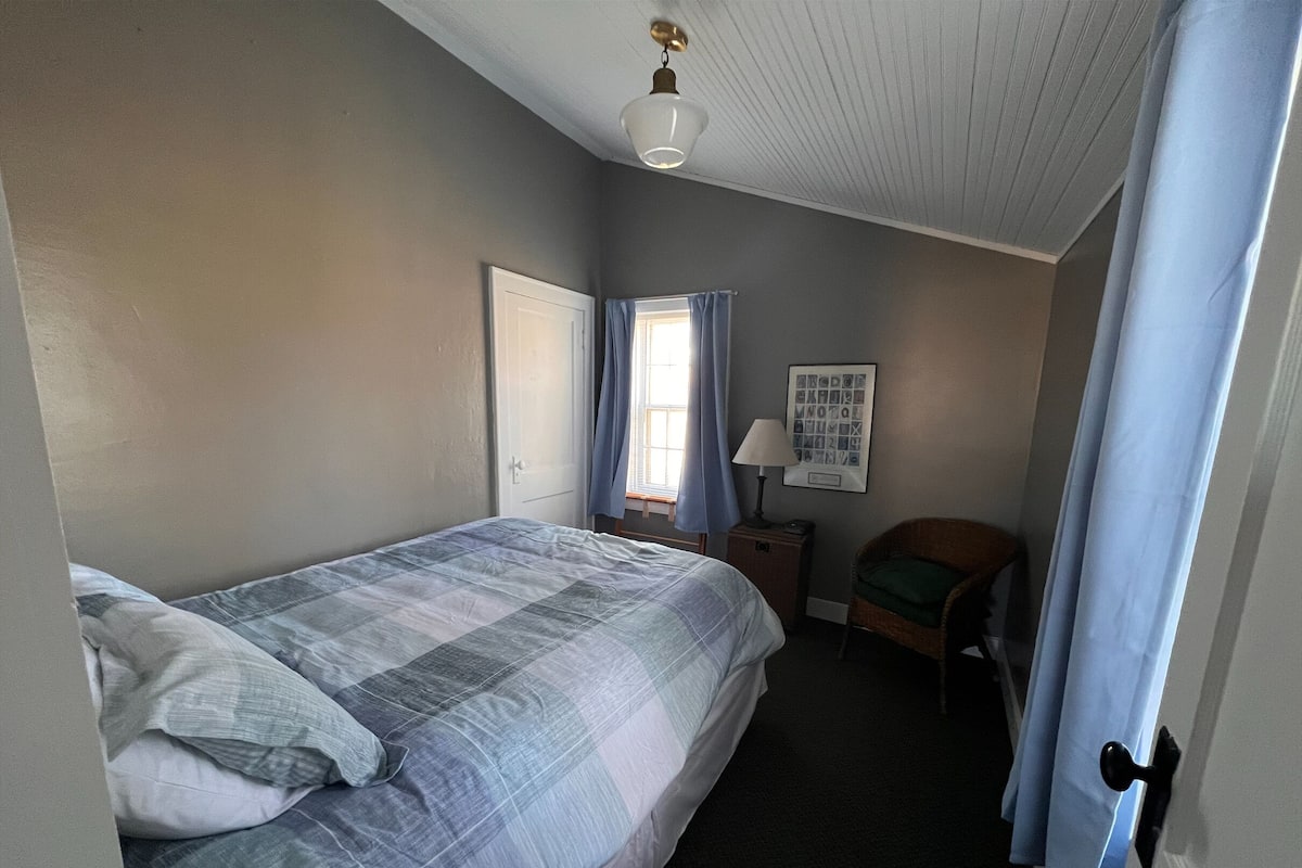 Standard Cottage, 1 Bedroom, Non Smoking, Garden Area (Hollyhock Cottage, Kitchen) | 1 bedroom, free WiFi, bed sheets