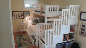 3 bedrooms, iron/ironing board, free WiFi