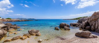 Guest House 'Es Pins' with Sea View, Shared Pool and Wi-Fi