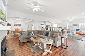 Tv, eldstad och bordsfotboll