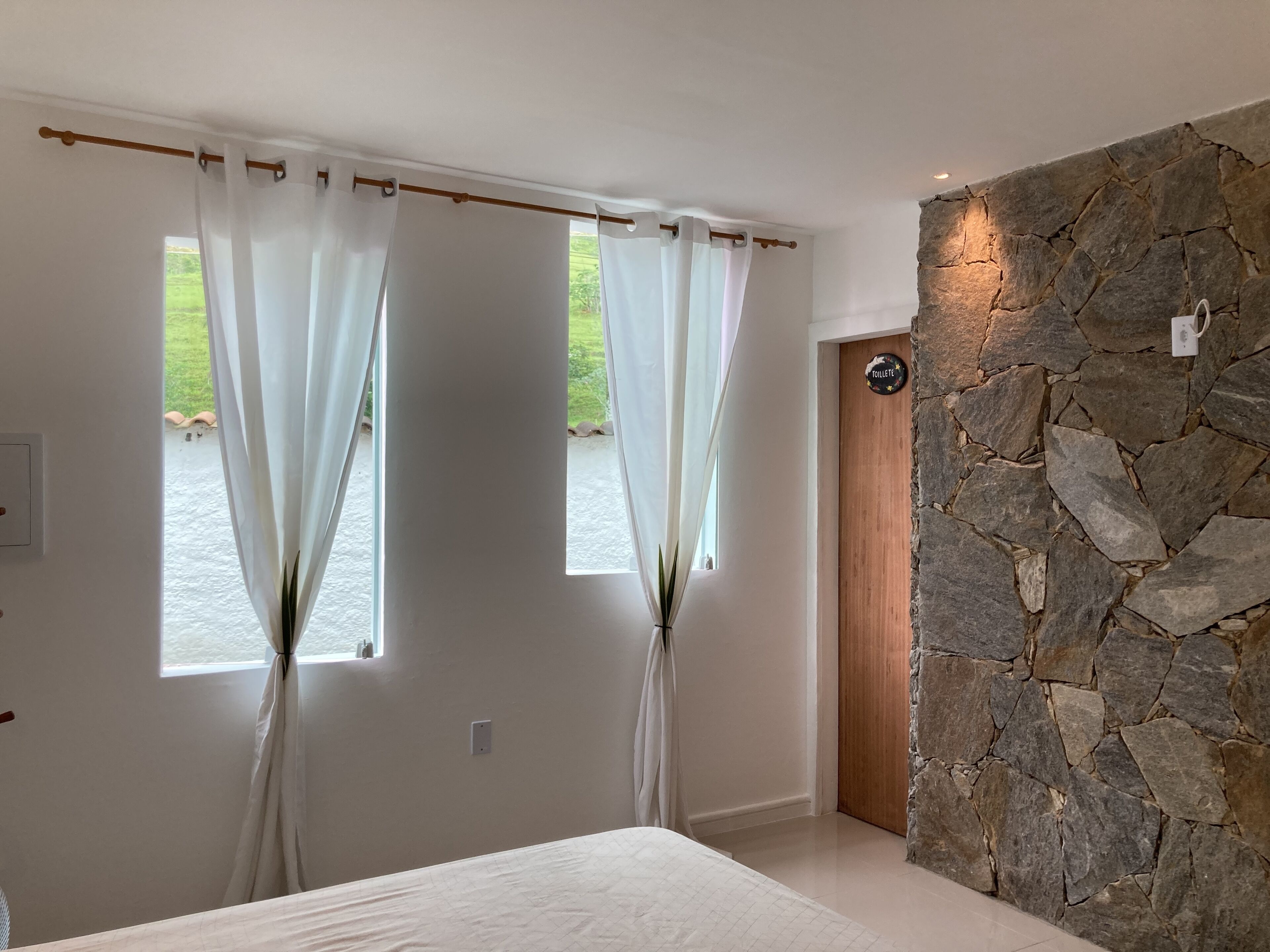 3 habitaciones, tabla de planchar con plancha y wifi gratis 