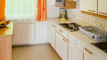 Mikrowelle, Ofen, GeschirrspĂŒler, Hochstuhl