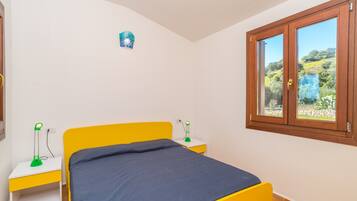 1 bedroom, iron/ironing board, bed sheets