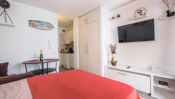1 chambre, fer et planche à repasser, Wi-Fi gratuit, draps fournis