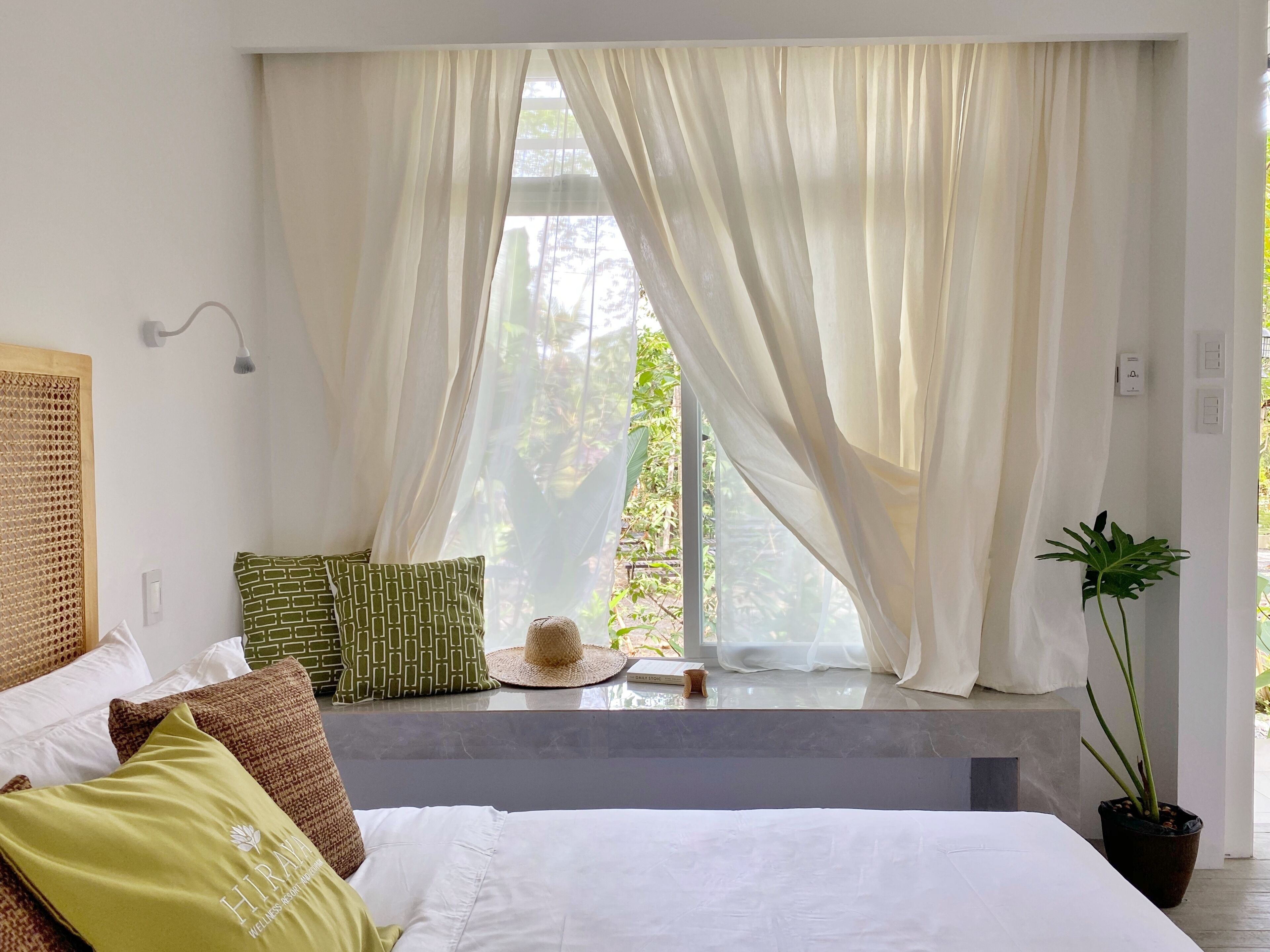 Minibar, in-room safe, desk, laptop workspace