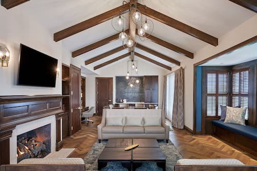 Grand Suite, Balcony | Living area