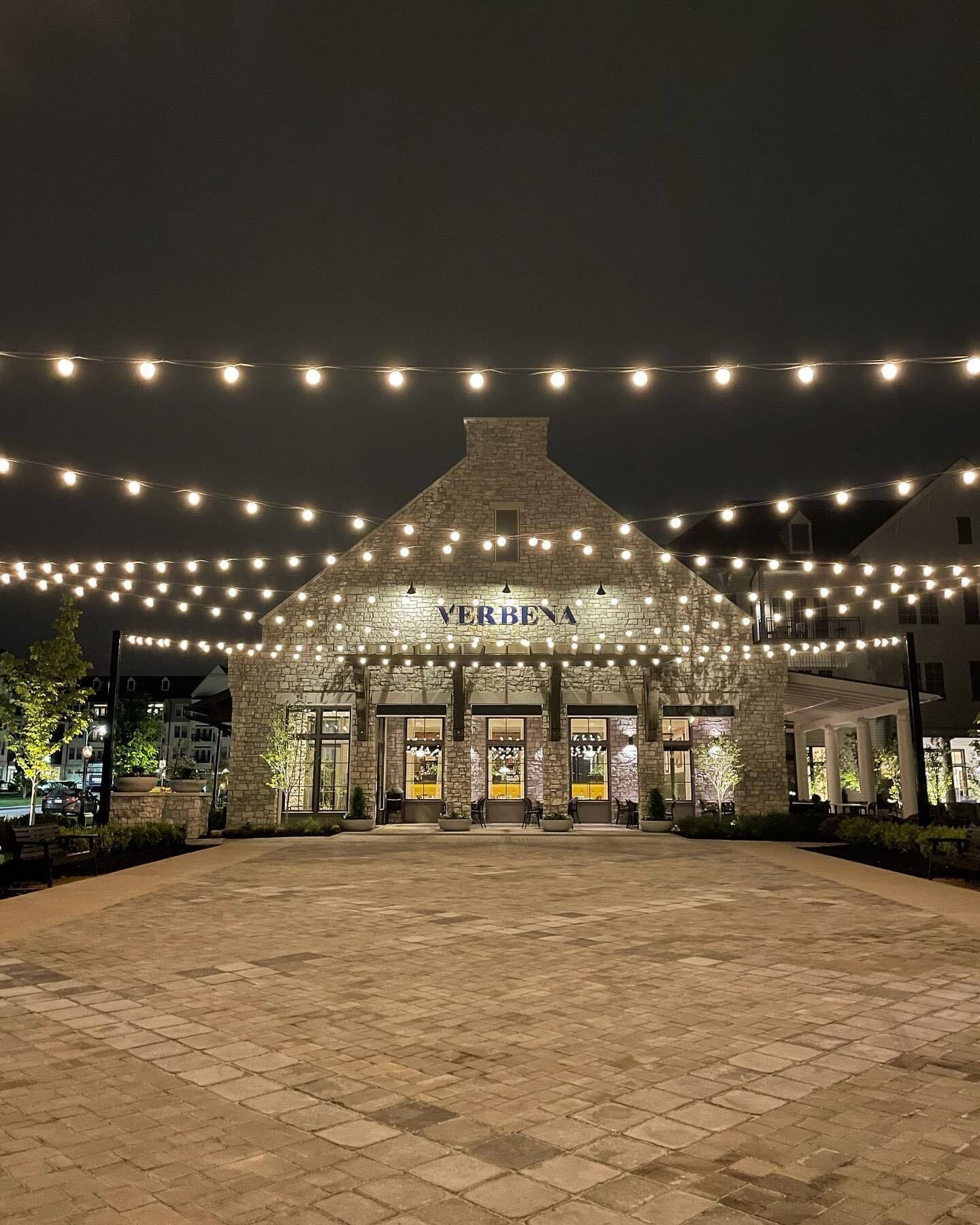 2 間餐廳，供應早餐、午餐和晚餐，美國料理