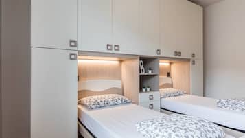 2 chambres, fer et planche à repasser, accès au Wi-Fi (inclus)