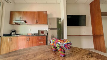 Junior Suite | 전용 주방 | 대용량 냉장고, 전자레인지, 쿡탑, 커피/티 메이커