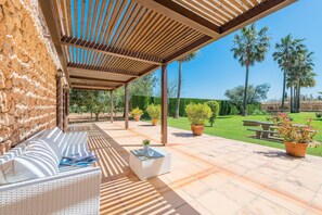 屋外ダイニングエリア