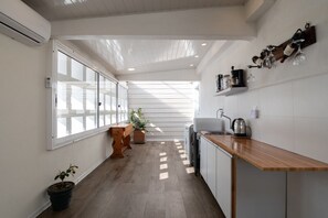 Køleskab, mikrobølgeovn, ovn, kogeplade