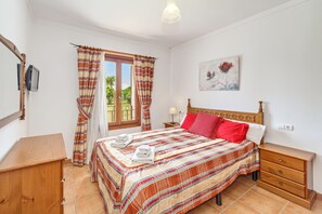 4 bedrooms, iron/ironing board, free WiFi, bed sheets - Holiday Home 'Ines' with Mountain View, Wi-Fi and Air Conditioning (INCA)