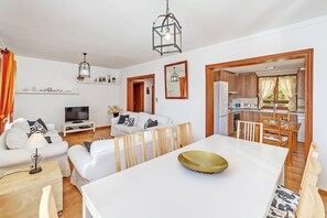 TV, DVD player, table tennis, stereo - Holiday Home 'Ines' with Mountain View, Wi-Fi and Air Conditioning (INCA)