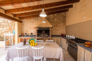 Outdoor dining - Holiday Home Casa Hermosa with Pool, Terrace, Air Conditioning and WiFi (Capdepera)