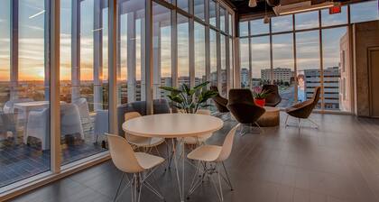 Hotel Revel