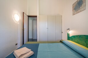 2 bedrooms, iron/ironing board, free WiFi, bed sheets - Cosy Holiday Apartment "Villetta Vista Mare" with Wi-Fi, Balcony and Terrace (Santa Margherita di Pula)