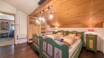 4 bedrooms, free WiFi, bed sheets