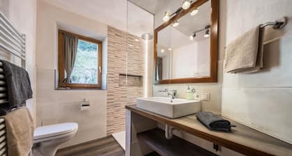 Beautiful Holiday Home “Ferienhaus in der Blaiche” with Mountain View, Wi-Fi, Balcony, Garden.