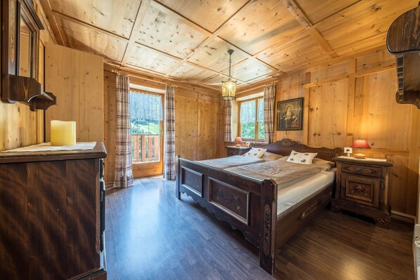 4 quartos, Wi-Fi de cortesia, roupa de cama