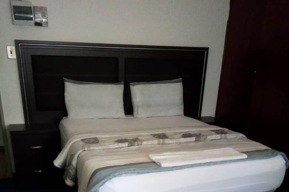 Habitación doble estándar | Wifi gratis y ropa de cama