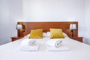 2 عدّة غرف نوم وواي فاي مجانًا وملاءات أسرّة