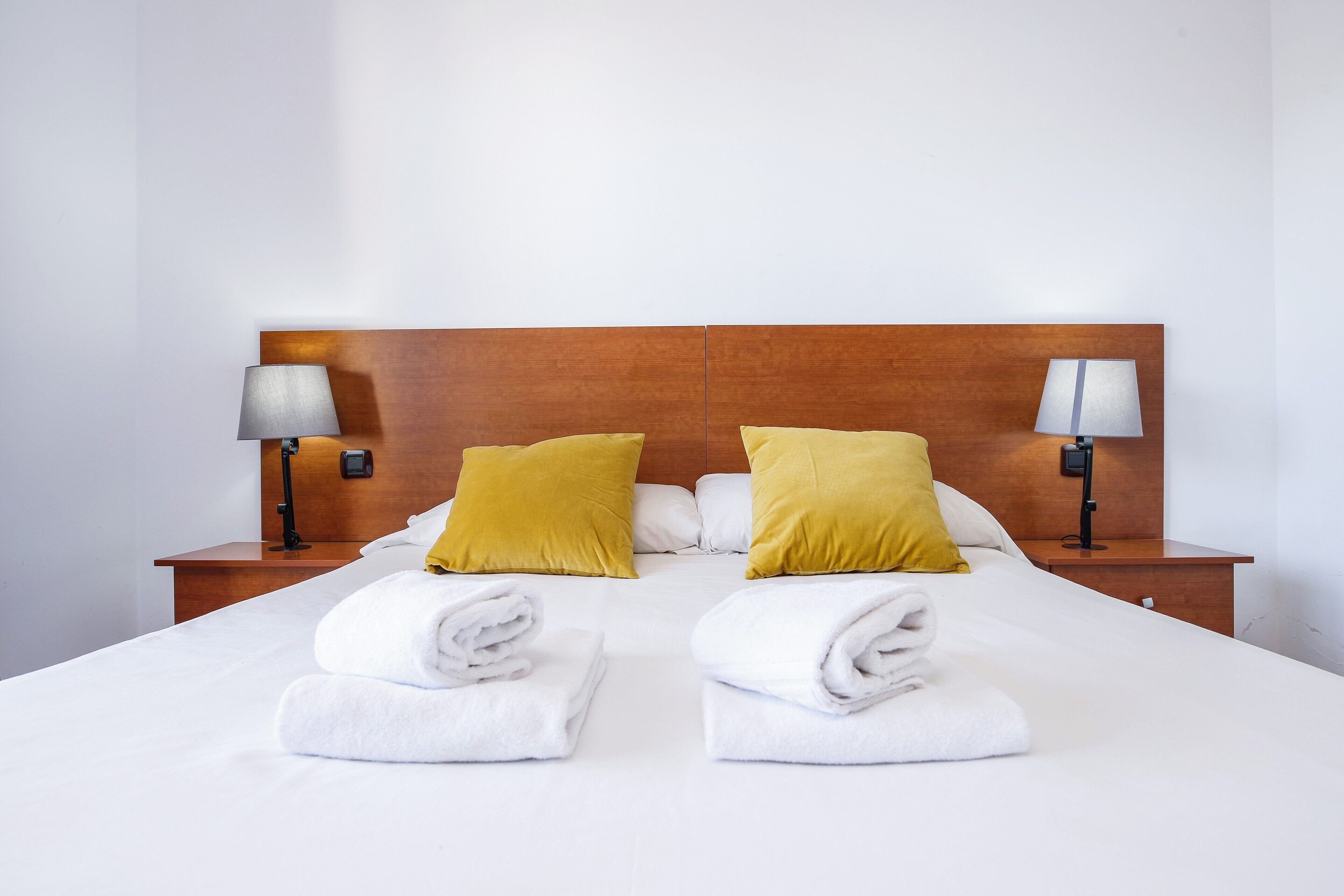 2 室のベッドルーム、WiFi (無料)、ベッドシーツ