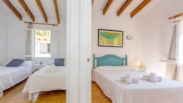 2 bedrooms, iron/ironing board, free WiFi, bed sheets