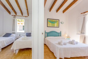 2 slaapkamers, een strijkplank/strijkijzer, gratis wifi, beddengoed