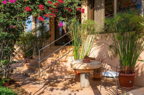 Beautiful Villa with Pool, Wi-Fi, Terraces, Garden and Gorgeous View; Parking Available