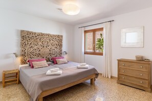 3 habitaciones, escritorio, tabla de planchar con plancha y wifi gratis 