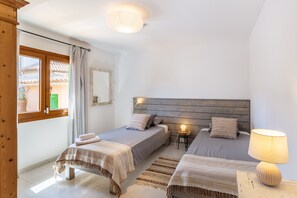 3 camere, una scrivania, ferro/asse da stiro, Wi-Fi gratuito