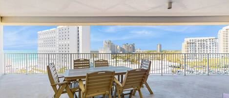 تناول الطعام بالخارج