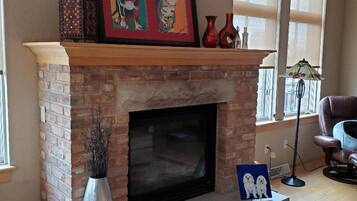 TV, fireplace