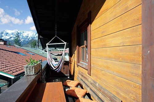 Ferienwohnung Almrausch mit Balkon, Bergblick und WLAN; Parkplatz vorhanden