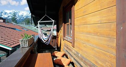 Ferienwohnung Almrausch mit Balkon, Bergblick und WLAN; Parkplatz vorhanden