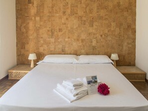 2 bedrooms, travel cot, free WiFi - Beautiful apartment for 4 people with WIFI, pool, TV and balcony (Arco)