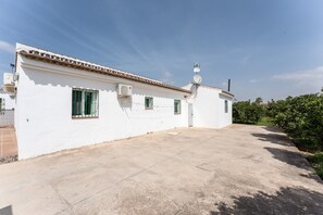 Exterior - Holiday Home “La Casa de los Recuerdos” with Mountain View, Pool & Terrace (Málaga)